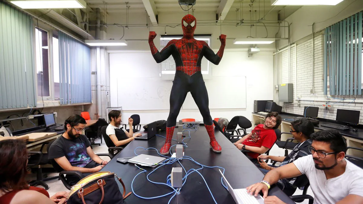 Spiderman donne des cours d’informatique au Mexique