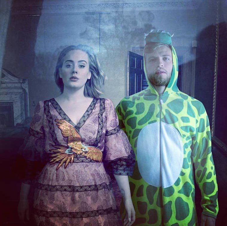 Des stars trollées gentiment par un homme en pyjama crocodile #7