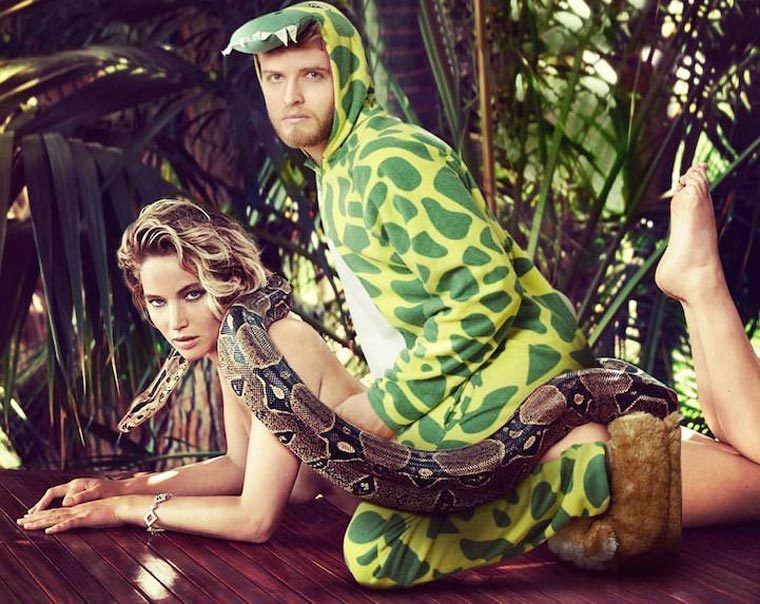 Des stars trollées gentiment par un homme en pyjama crocodile #13