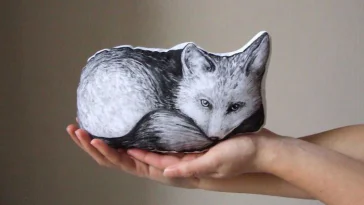 Cette artiste imagine des coussins en forme d’animaux ultra-réalistes