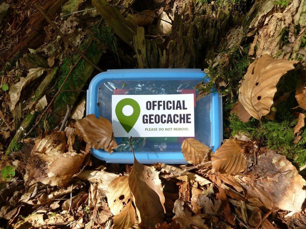 geocache-398016_1280