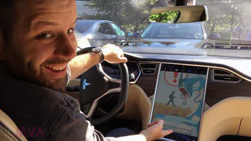 Il modifie sa voiture pour chasser les Pokémon depuis son volant