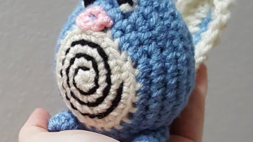 Pokémon GO : Elle tricote des Pokémons en laine qu’elle cache près de Pokéstops