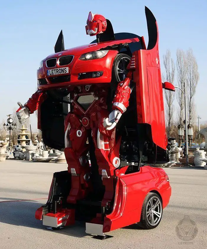 Un vrai Transformers BMW qui se transforme, bouge et parle #2