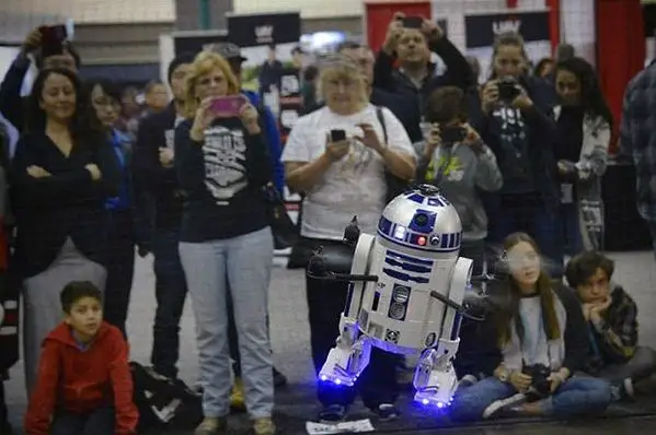 Il crée un drone R2-D2 avec une imprimante 3D #2