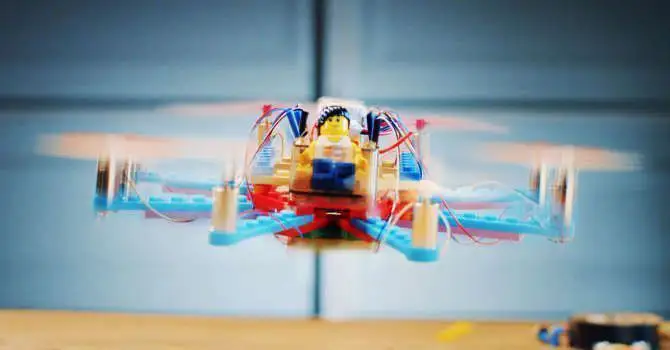 Créez votre propre drone LEGO customisable et indestructible #2