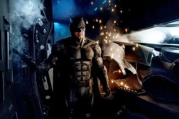 1_1_2_justice-league-batman-tactical-suit