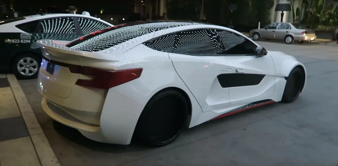 Will. I. Am customise sa Tesla et c’est vraiment très moche #3