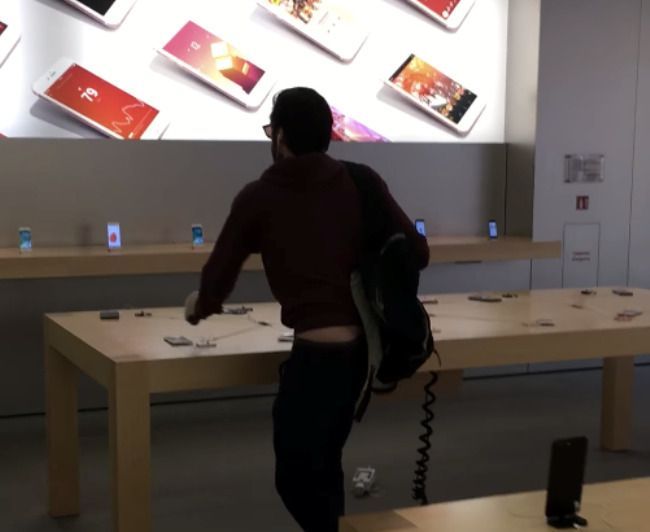 Il saccage l’Apple Store de Dijon avec une boule de pétanque #3