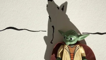 Il réalise des dessins étonnants avec de simples ombres