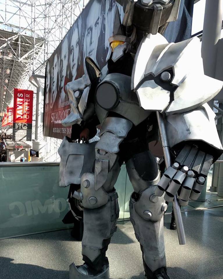 Overwatch : un incroyable cosplay de Reinhardt de 3 mètres de haut #7
