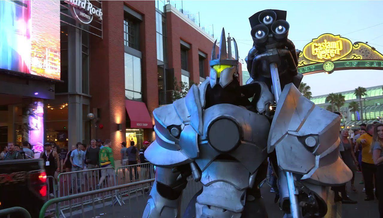 Overwatch : un incroyable cosplay de Reinhardt de 3 mètres de haut #4