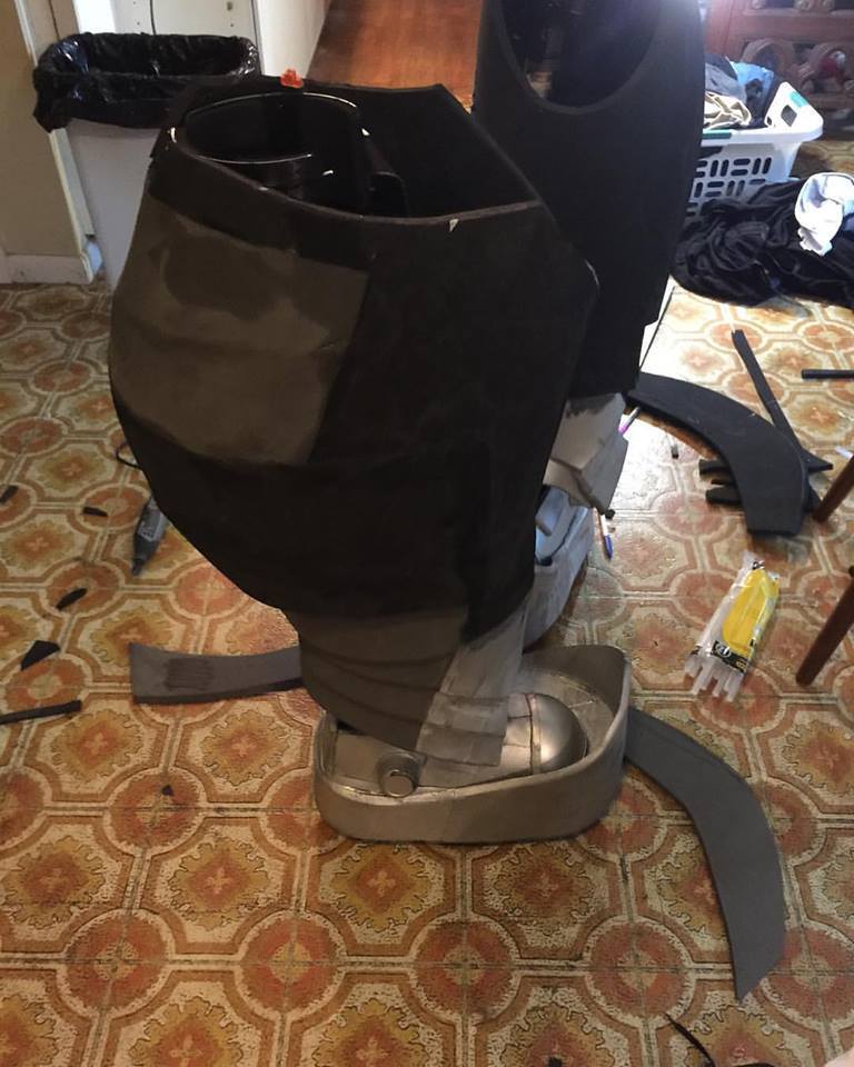 Overwatch : un incroyable cosplay de Reinhardt de 3 mètres de haut #12