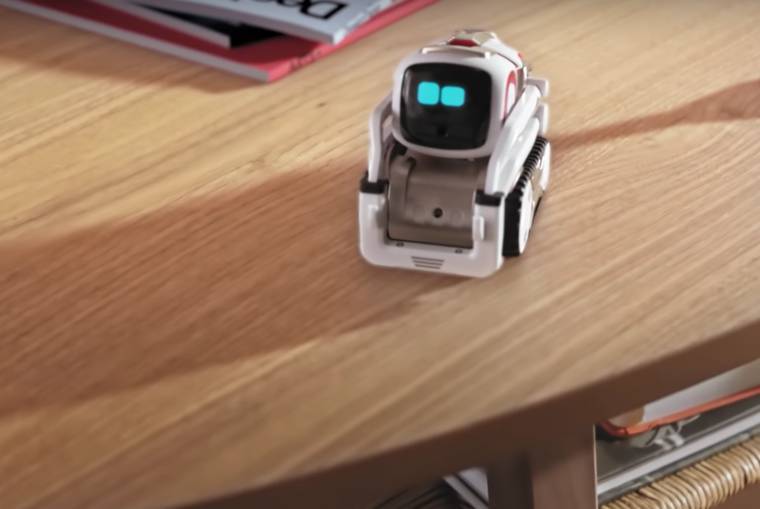 Cozmo : ce petit robot se met en colère quand il perd #3