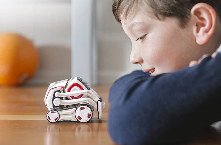 Cozmo : ce petit robot se met en colère quand il perd #12