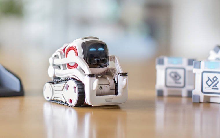 Cozmo : ce petit robot se met en colère quand il perd #5
