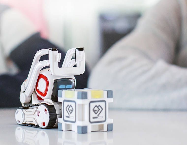 Cozmo : ce petit robot se met en colère quand il perd #10