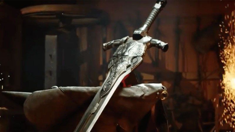 Il construisent une épée tronçonneuse de Warhammer 40k fonctionnelle