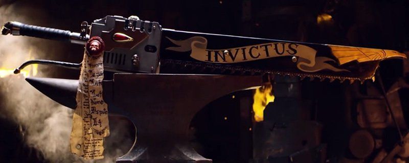 Il construisent une épée tronçonneuse de Warhammer 40k fonctionnelle #4