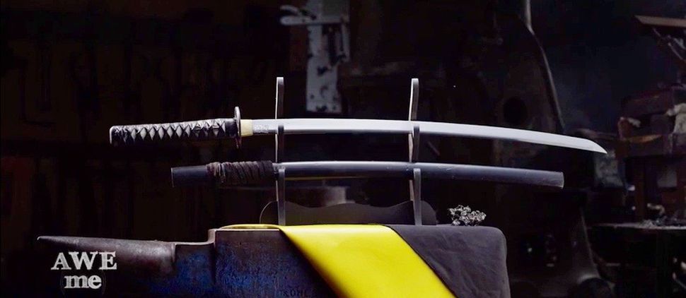 Il construisent une épée tronçonneuse de Warhammer 40k fonctionnelle #2