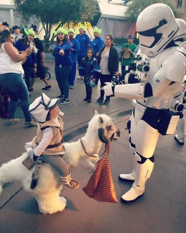Star Wars : ce cosplay de Tauntaun vous fera craquer #2