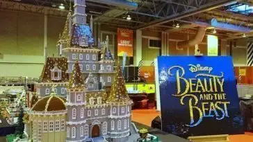 Il crée la réplique du château de la Belle et la Bête en 250.000 pièces de LEGO