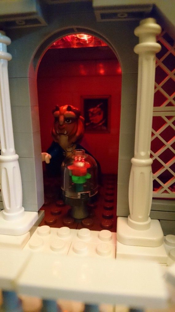 Il crée la réplique du château de la Belle et la Bête en 250.000 pièces de LEGO #6