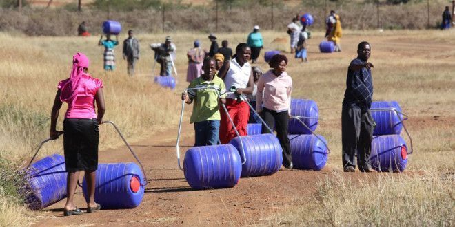 Hippo Water Roller : un bidon roulant pour transporter l’eau potable #2