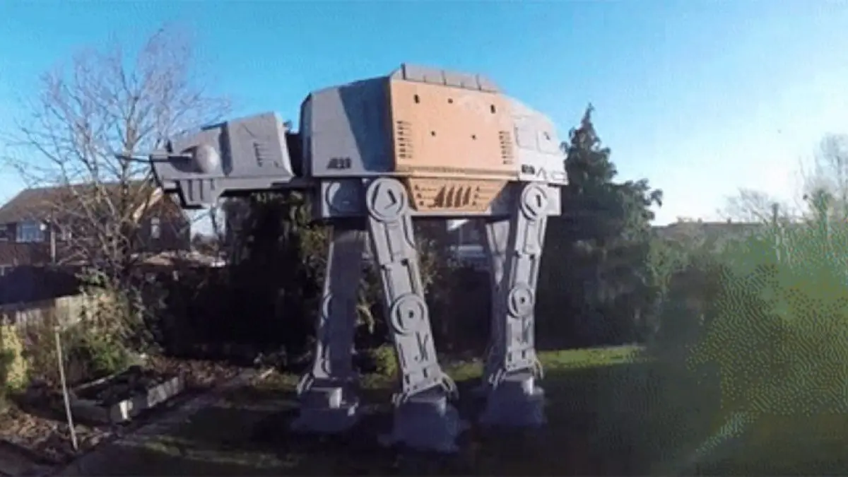 Star Wars : un fan a créé un AT-ACT géant dans son jardin
