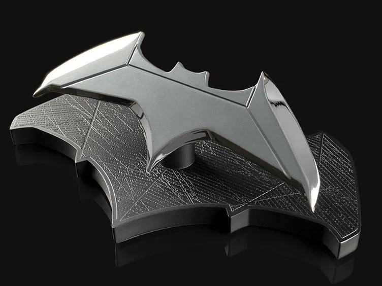 Batman V Superman : offrez-vous la réplique exacte du batarang