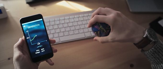 HandEnergy : rechargez votre smartphone juste avec vos mains