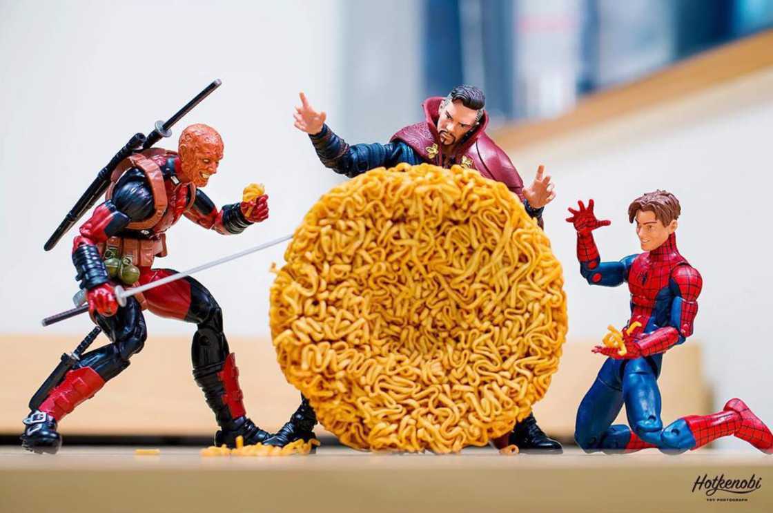 Des figurines de super-héros mises en scène avec humour #9