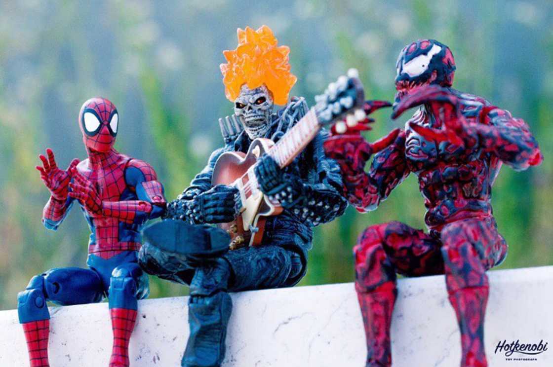 Des figurines de super-héros mises en scène avec humour #8
