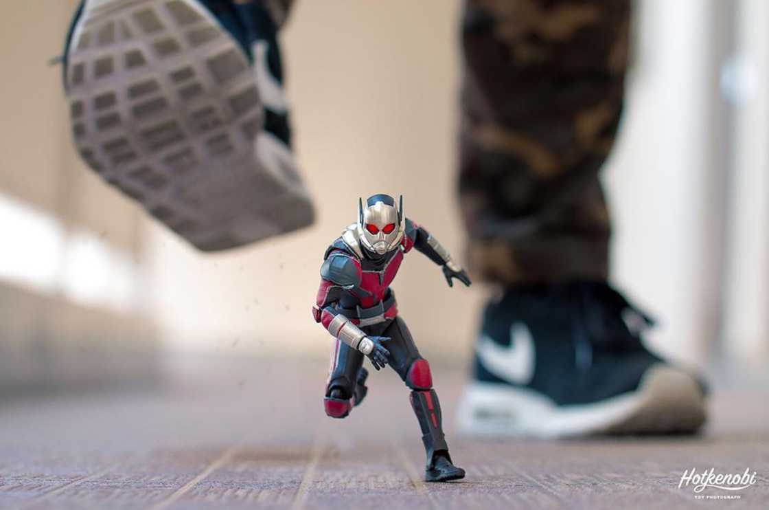 Des figurines de super-héros mises en scène avec humour #10
