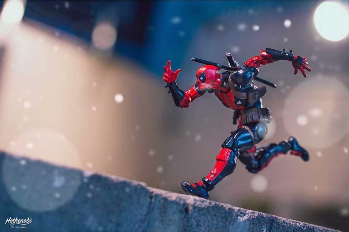 Des figurines de super-héros mises en scène avec humour #7