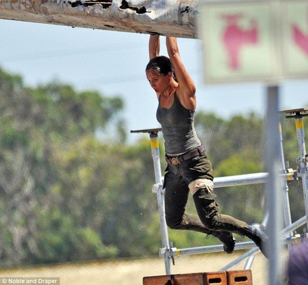 Tomb Raider : 15 photos d’Alicia Vikander dans les bottes de Lara Croft #2