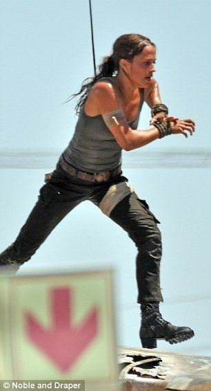 Tomb Raider : 15 photos d’Alicia Vikander dans les bottes de Lara Croft #11