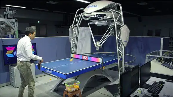 Ce robot professeur de ping pong analyse votre jeu et vous aide à progresser