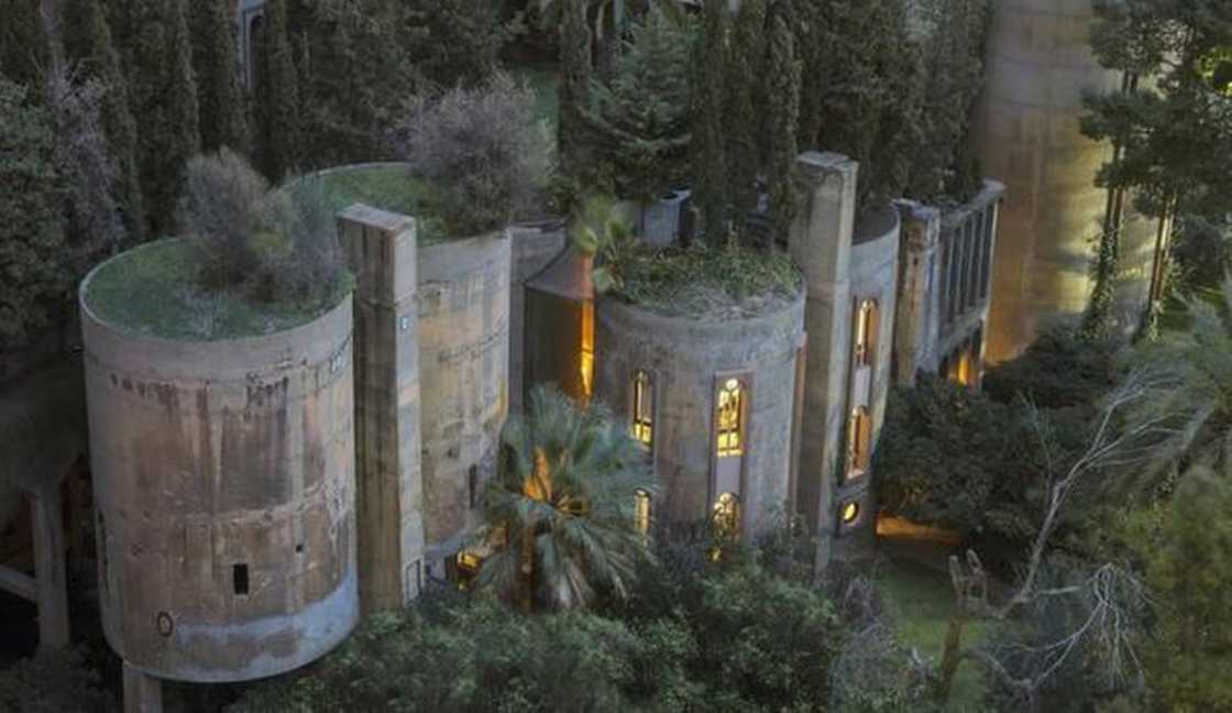 Un architecte transforme une usine désaffectée en véritable palace #13
