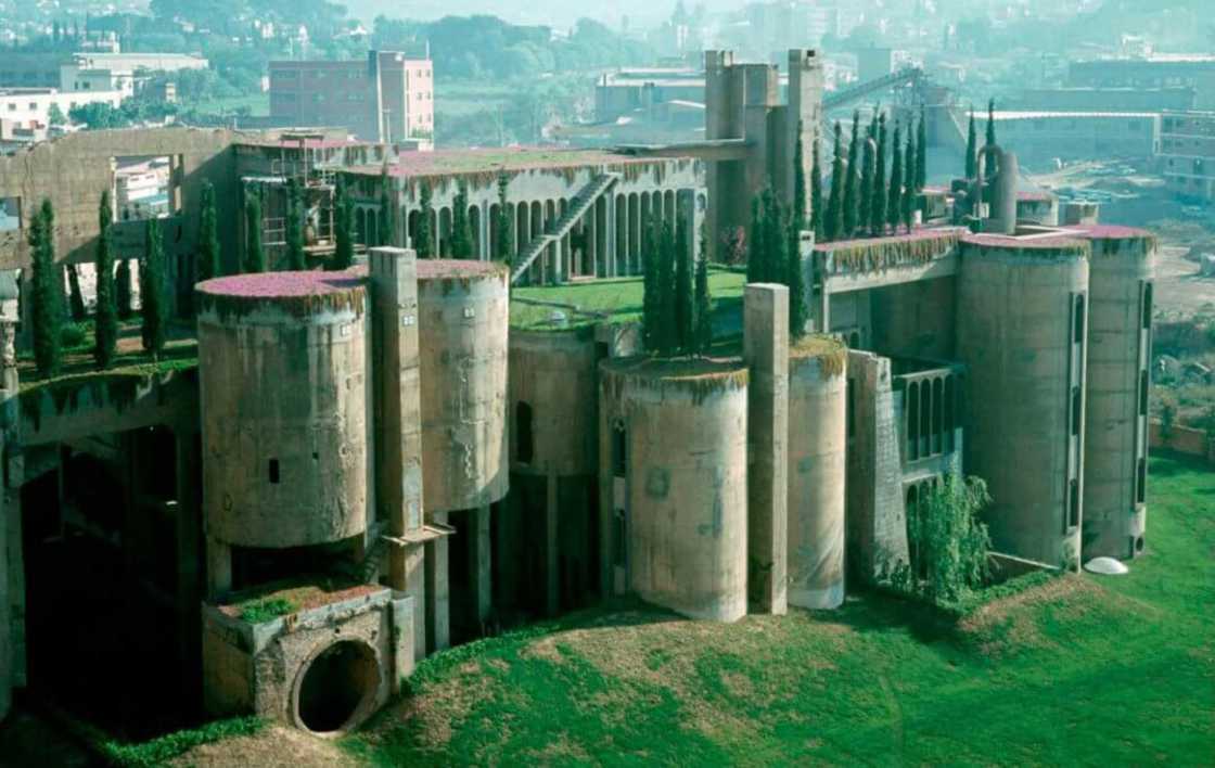 Un architecte transforme une usine désaffectée en véritable palace