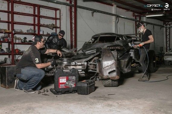 Batman V Superman : des fans recréent la batmobile grandeur nature #2