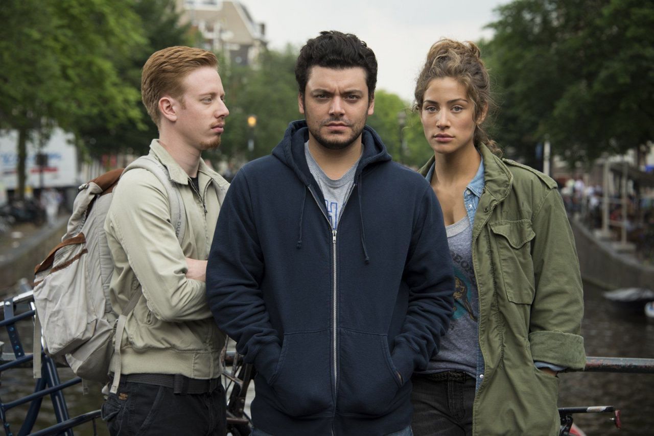 Critique Gangsterdam : une comédie barrée, bourrée d’action et plutôt réussie