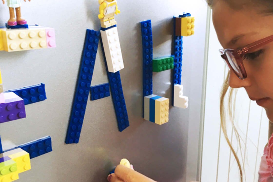 LEGO Tape : fixez vos briques partout avec cet adhésif compatible LEGO #12