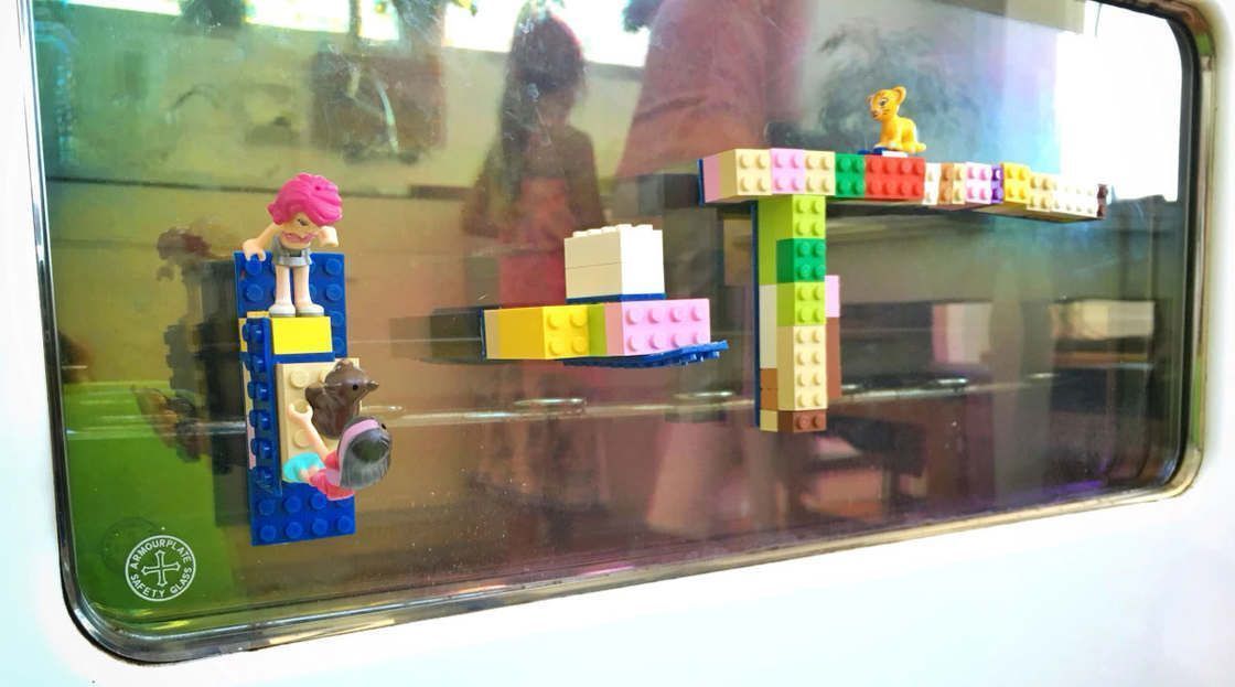 LEGO Tape : fixez vos briques partout avec cet adhésif compatible LEGO #14