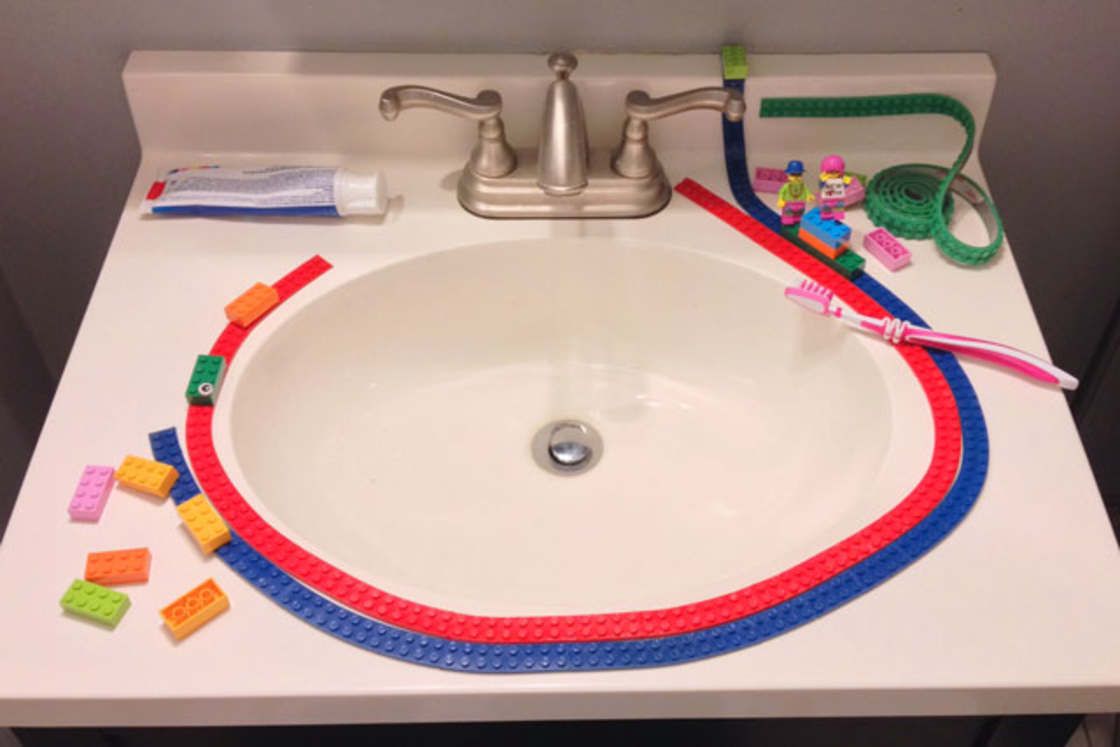 LEGO Tape : fixez vos briques partout avec cet adhésif compatible LEGO #10