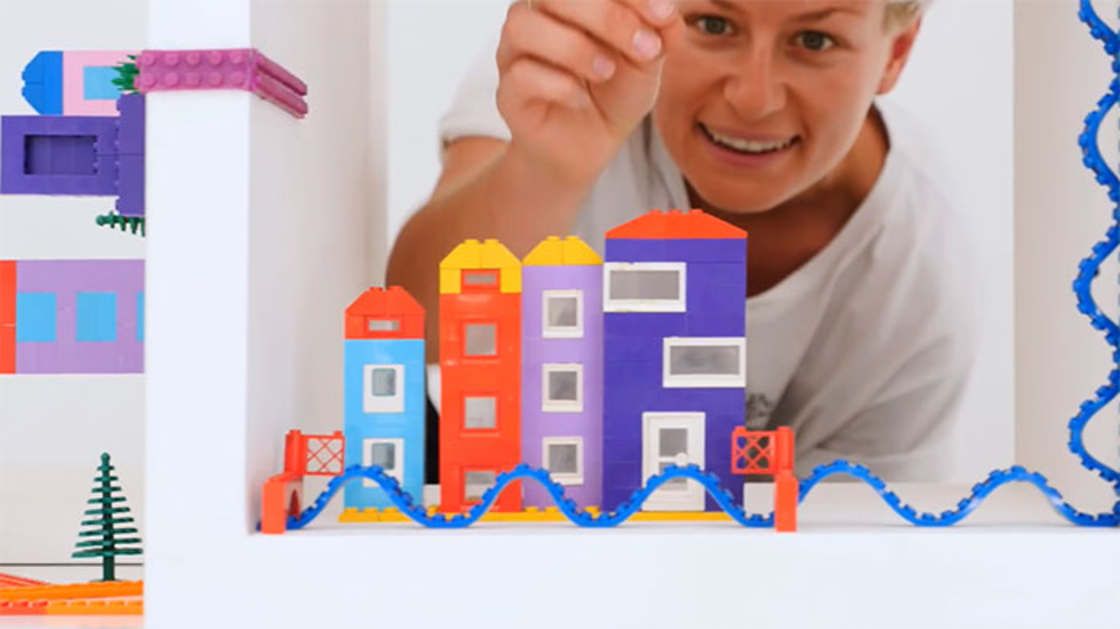 LEGO Tape : fixez vos briques partout avec cet adhésif compatible LEGO #9
