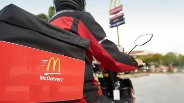 McDonald’s va bientôt livrer à domicile