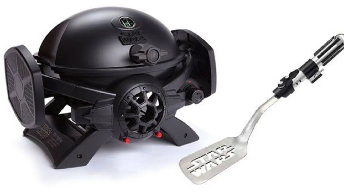 Un barbecue Tie Fighter et ses accessoires Star Wars