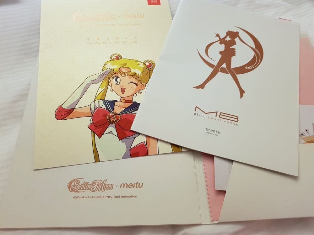 Un smartphone aux couleurs de Sailor Moon