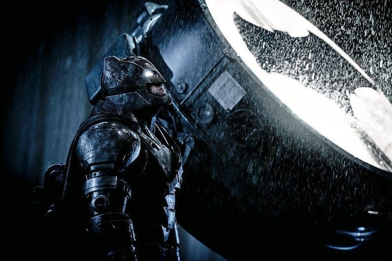 Batman : un bat-signal projeté dans le ciel en hommage à Adam West